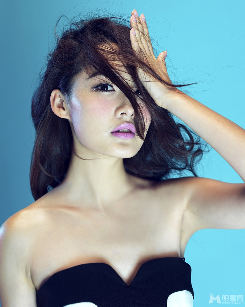 李沁曝狂野写真秀发飞扬演绎别致性感_图-3