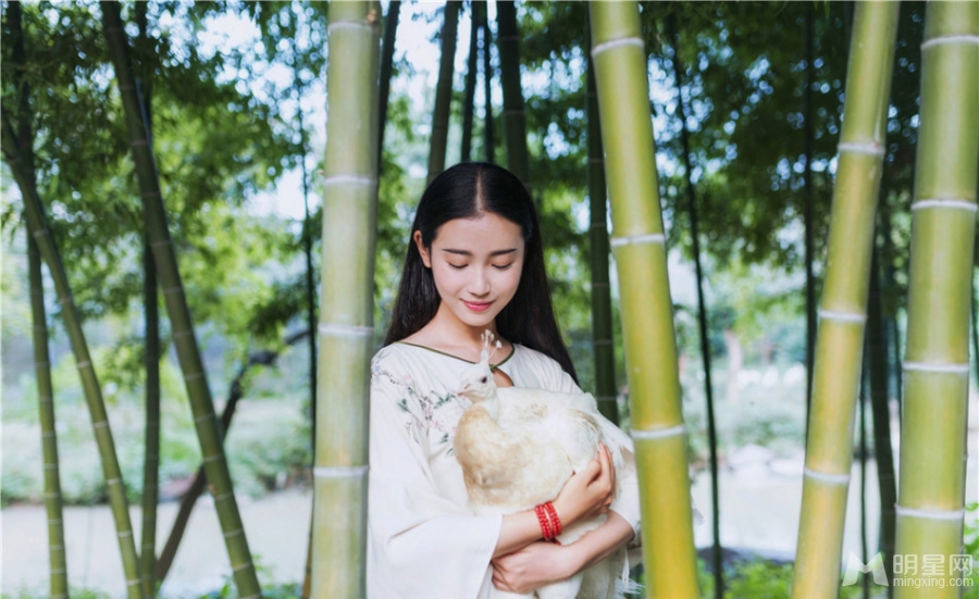 张辛苑唯美写真曝光白衣出镜宛若仙子_图-7