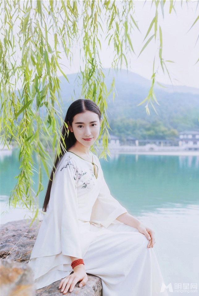 张辛苑唯美写真曝光白衣出镜宛若仙子_图-4