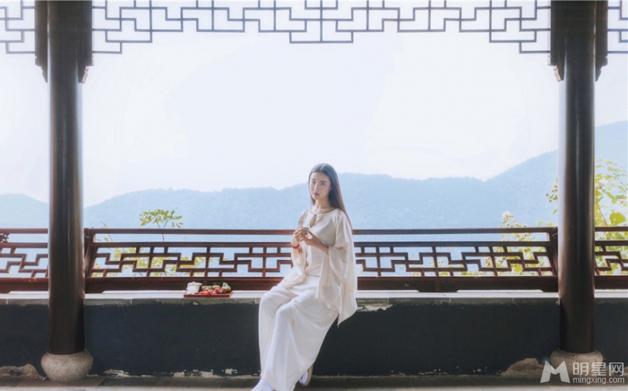 张辛苑唯美写真曝光白衣出镜宛若仙子_图-8