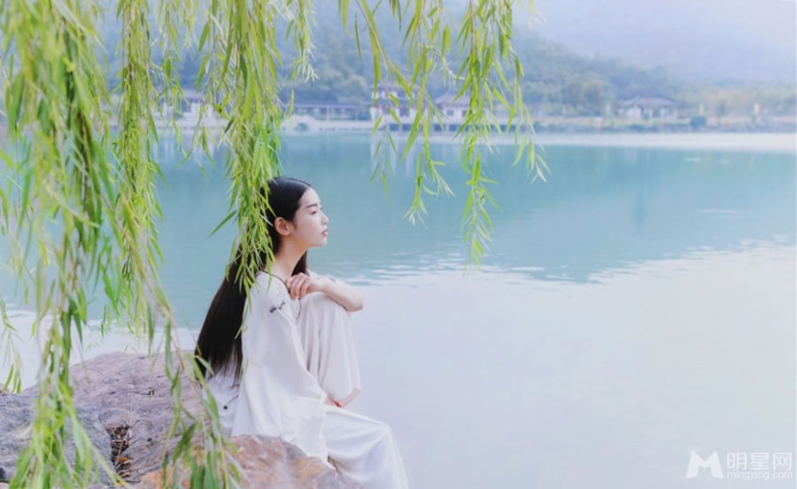 张辛苑唯美写真曝光白衣出镜宛若仙子_图-1
