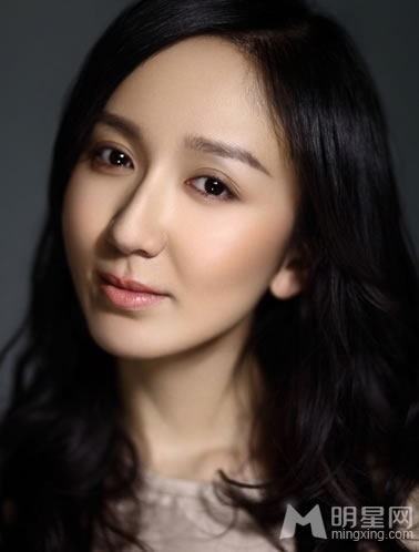娄艺潇情感写真曝光满面愁容催人泪下_图-1