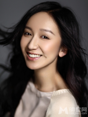 娄艺潇情感写真曝光满面愁容催人泪下_图-2