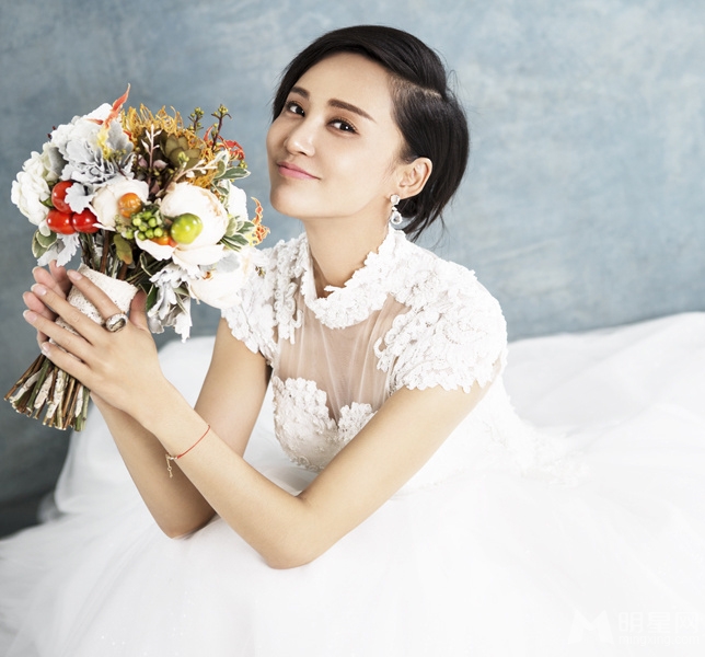 张歆艺婚纱写真曝光大展迷人笑容惹人爱_图-6