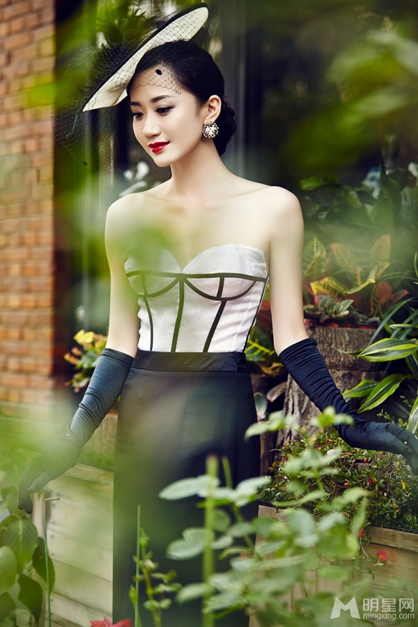 司珂华贵妇写真名媛范儿吸引眼球_图-2