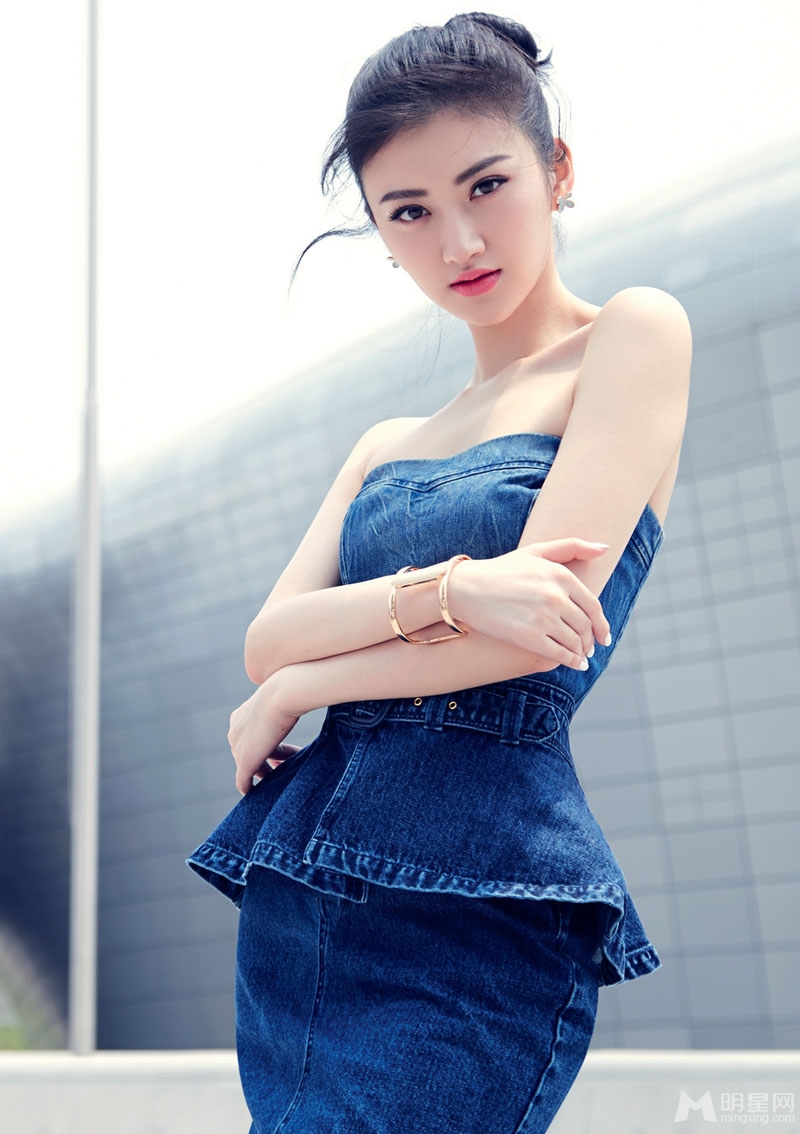 景甜时装大片曝光娇嫩肌肤引人遐想_图-5
