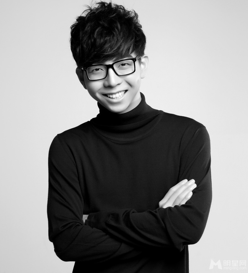 胡夏黑白时尚大片曝光帅气有型显亲和_图-6