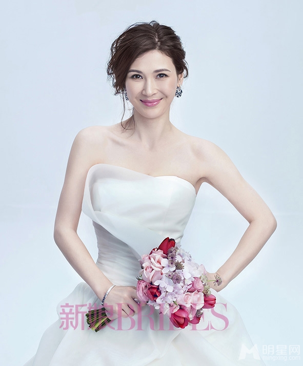 童蕾披婚纱登封面满面笑脸幸福洋溢_图-5