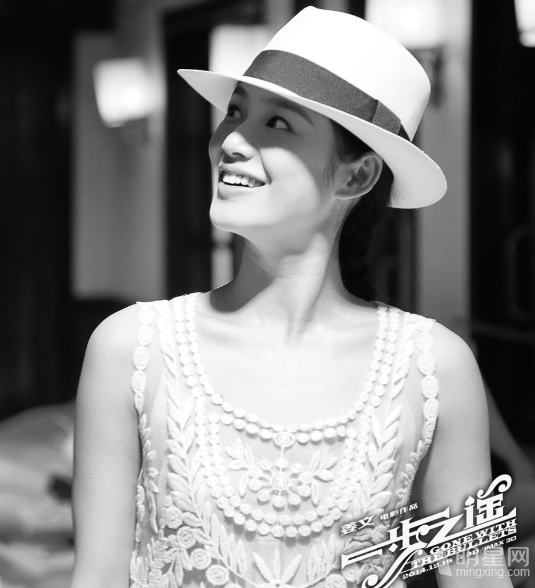周韵封面大片曝光知性优雅魅惑十足_图-3