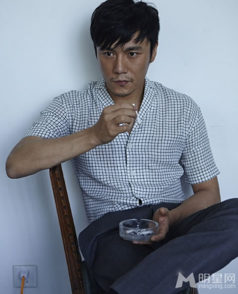 秦昊半裸写真曝光沉稳内敛尽展熟男魅力_图-1