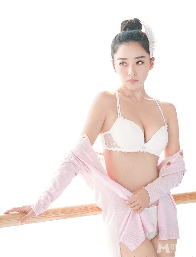 阚清子魅惑登男人装火辣身姿引人遐想_图-3