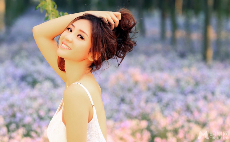 柳岩脱衣秀身姿性感美背极致诱惑_图-15
