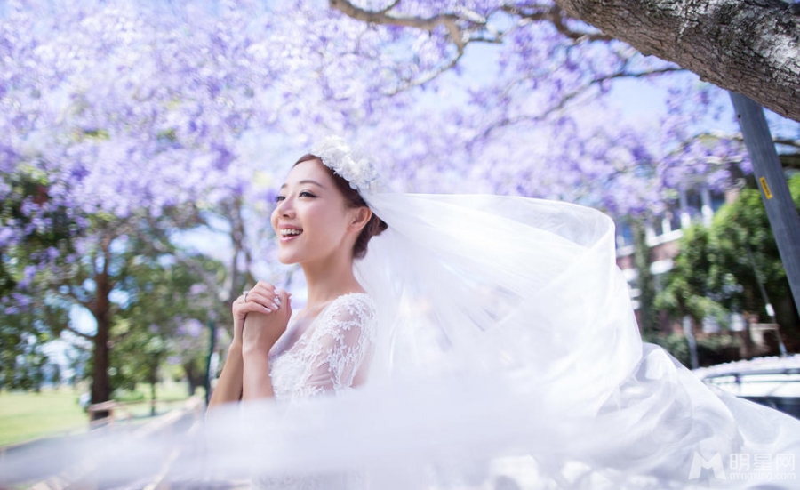 邓家佳婚纱照曝光笑容灿烂恋情甜蜜_图-5