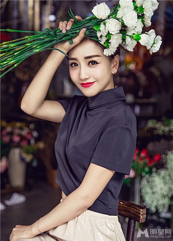 杨蓉冷艳写真曝光高贵气质夺人眼球_图-6