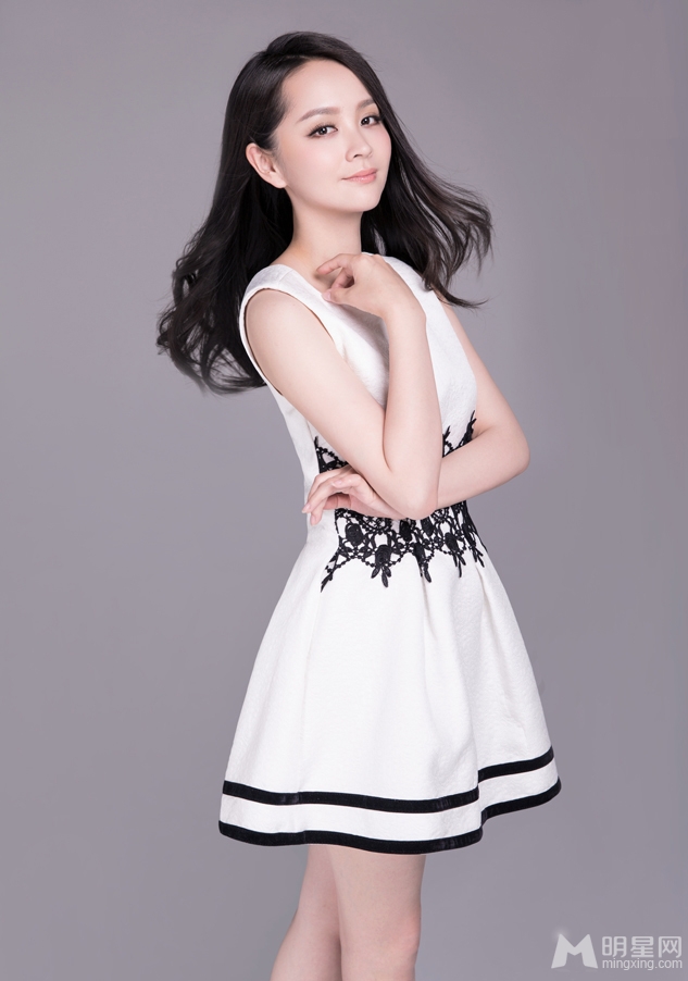 邓莎美艳写真曝光从容优雅性感迷人_图-3