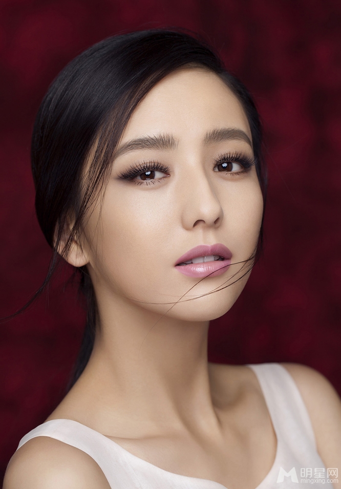 佟丽娅最新写真尽显优雅女神范_图-9