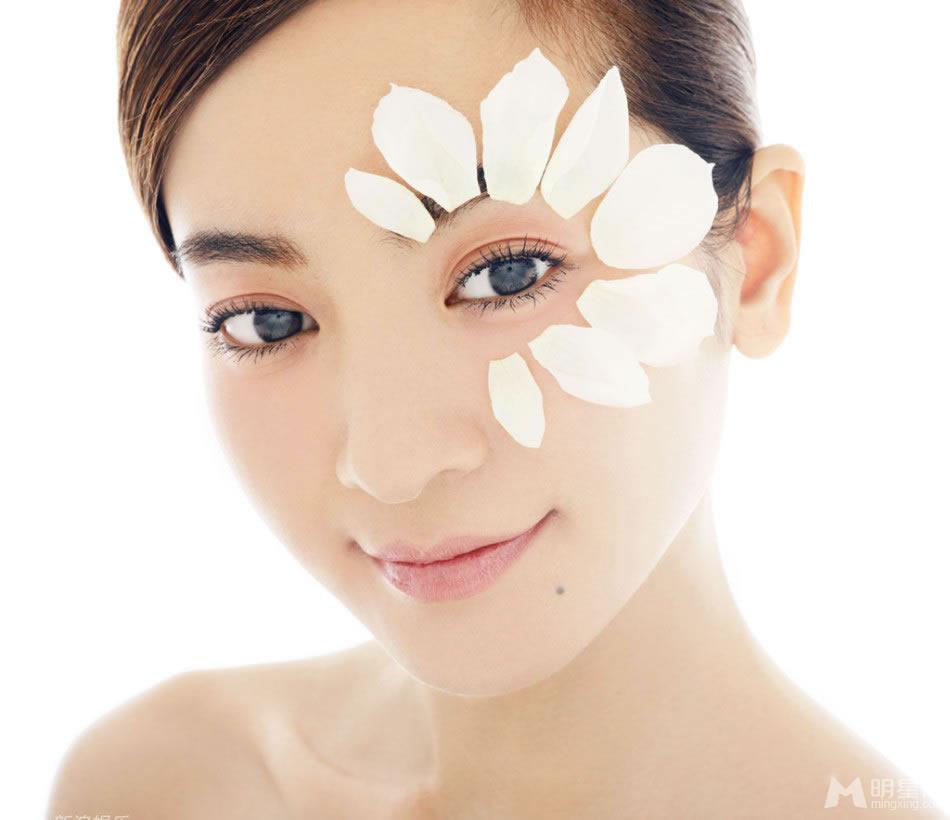 李晟美妆写真精致妆容优雅迷人_图-7