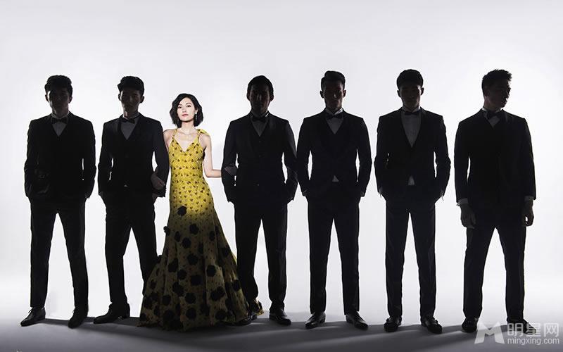 徐静蕾婚纱写真型男环绕尽享艳福_图-5