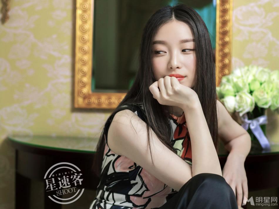 倪妮最新时尚写真冷艳妆容艳惊四座_图-14