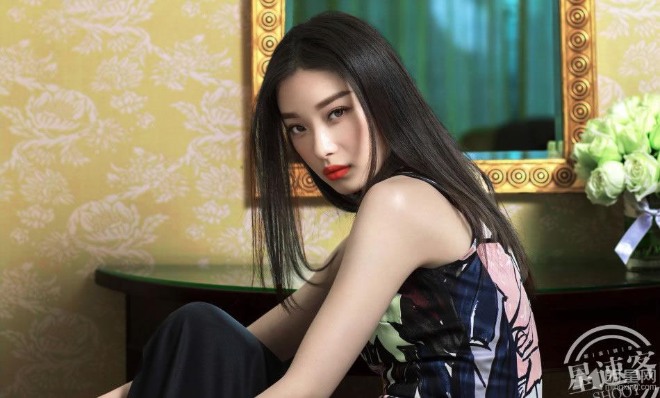 倪妮最新时尚写真冷艳妆容艳惊四座_图-2