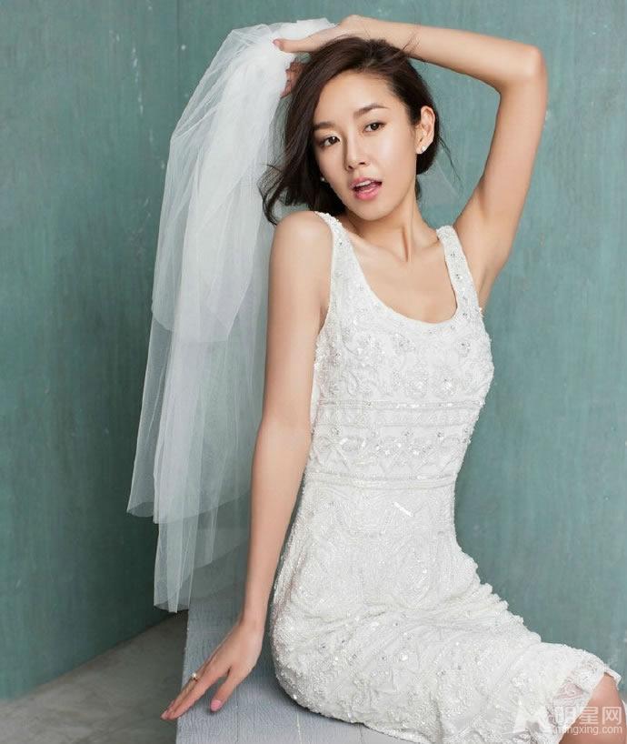 小三张子萱拍摄新娘杂志展笑颜忘情伤_图-3