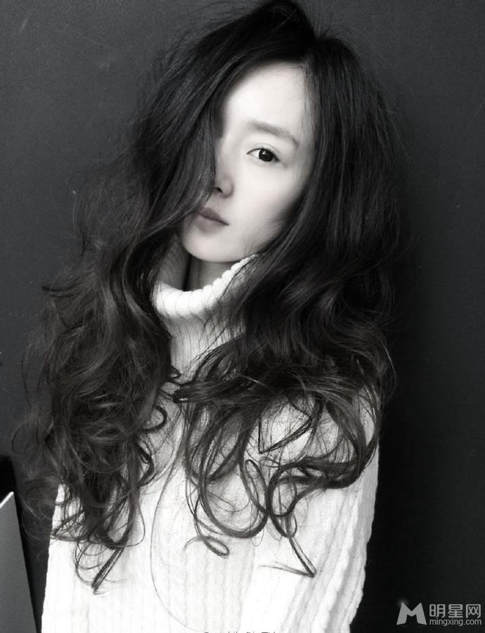 杨幂妹妹陈丹婷黑白写真诱惑撩人_图-4