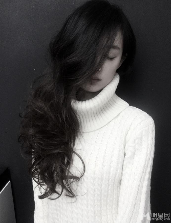 杨幂妹妹陈丹婷黑白写真诱惑撩人_图-1