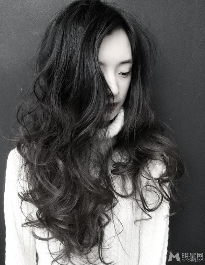 杨幂妹妹陈丹婷黑白写真诱惑撩人_图-3