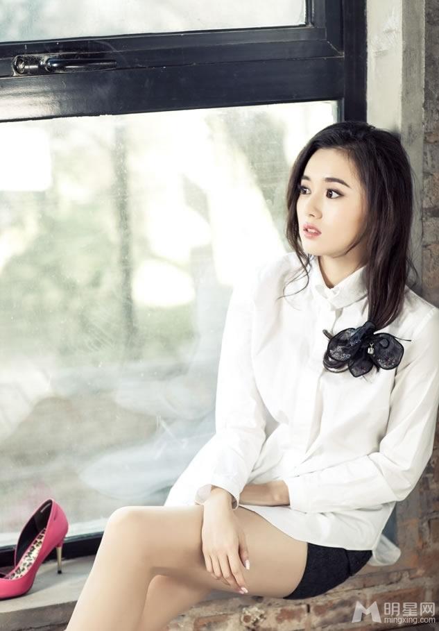 江铠同甜美写真纯白靓丽显俏皮_图-5