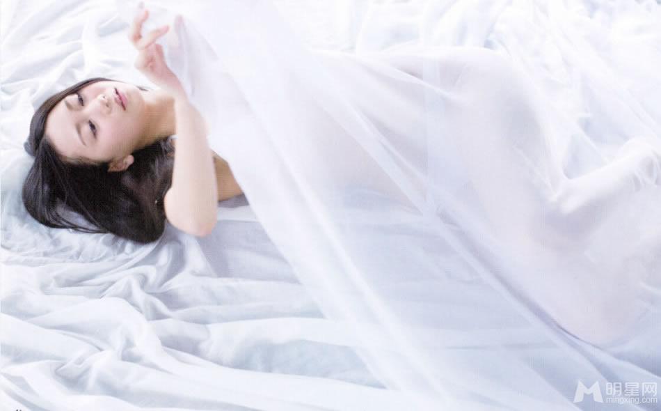 幼齿古畑奈和性感私房照白纱裹身诱惑至极_图-2