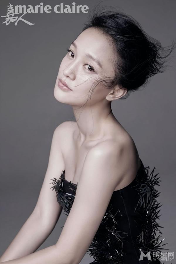 周迅香肩微露拍写真眼神迷离调戏老公_图-6