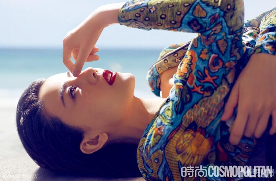 高圆圆人造沙滩演绎夏日别样风情_图-3
