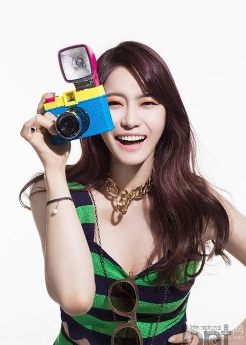 韩国声优徐宥利时尚性感写真凹凸有致大秀傲人事业线_图-1
