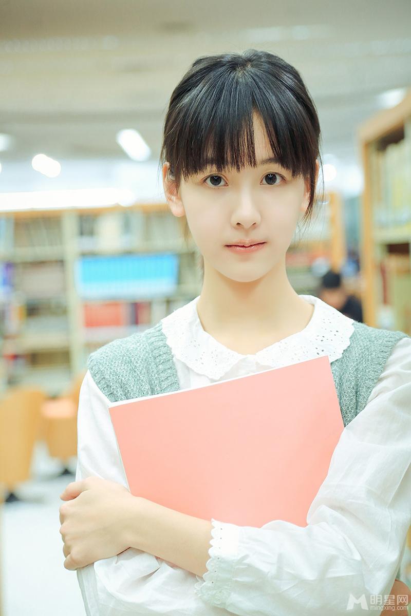 “左耳”女一陈都灵校园清新唯美写真_图-5