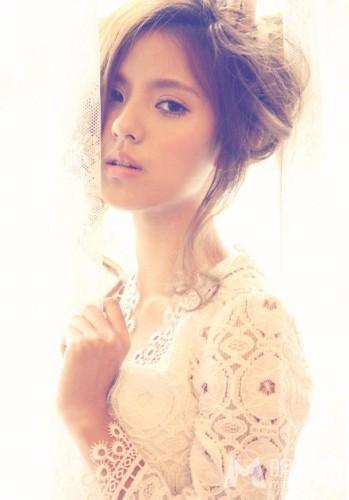 张予曦唯美写真身娇体弱惹人怜_图-6