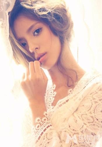 张予曦唯美写真身娇体弱惹人怜_图-7