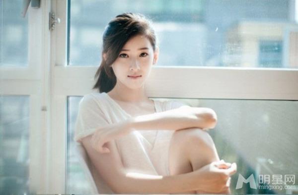 奶茶妹妹章泽天绝美气质写真清新干净_图-1