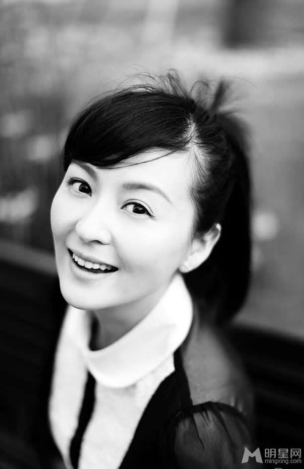 戴娇倩春日写真清新气质纯美迷人_图-4