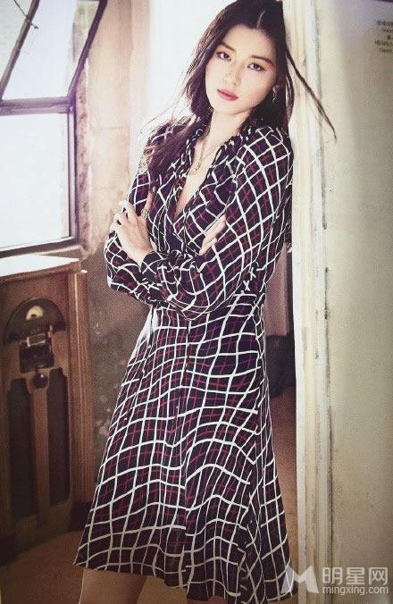 全智贤《ELLE》最新写真慵懒迷人女神气质_图-6