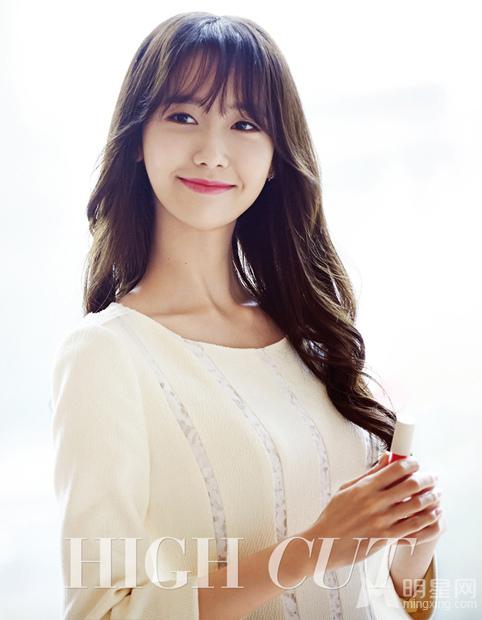 少女时代允儿时尚写真白衣红唇甜美清纯_图-4