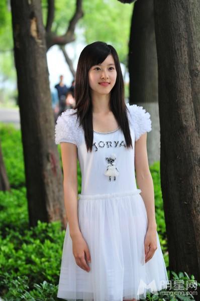 奶茶妹妹章泽天昔日室外清纯甜美写真照_图-7