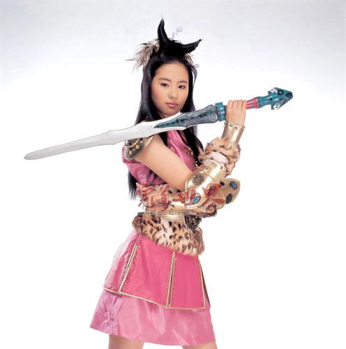 “神仙姐姐”刘亦菲昔日代言《完美世界》宣传照_图-9