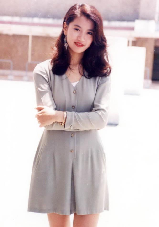 袁咏仪早期写真照演绎清纯妩媚迷人风采_图-6