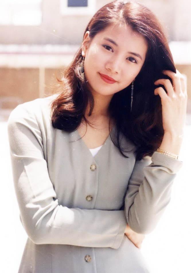 袁咏仪早期写真照演绎清纯妩媚迷人风采_图-15