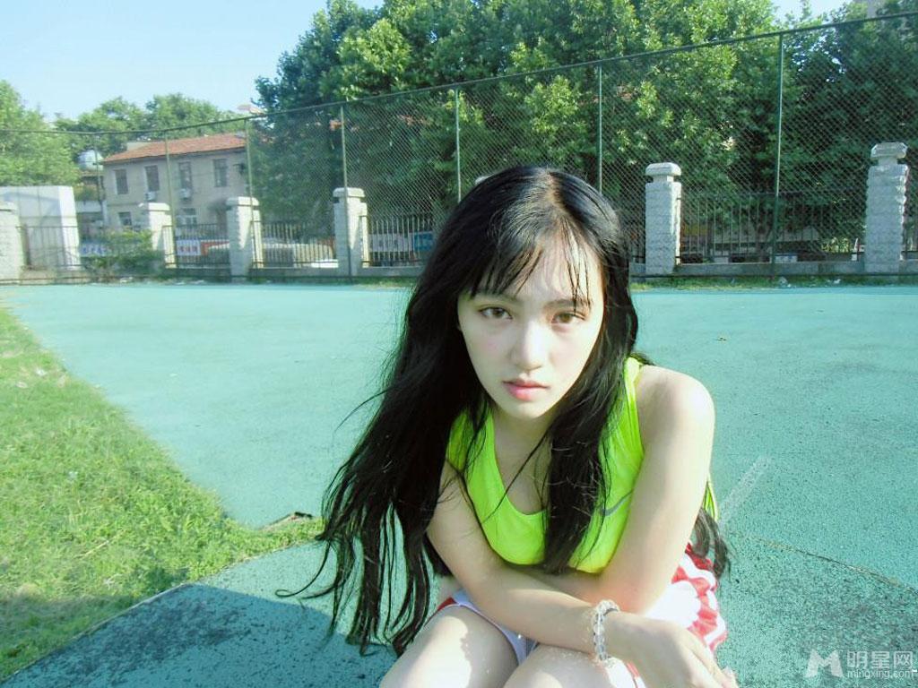 樱花女神黄灿灿安静唯美气质写真_图-5