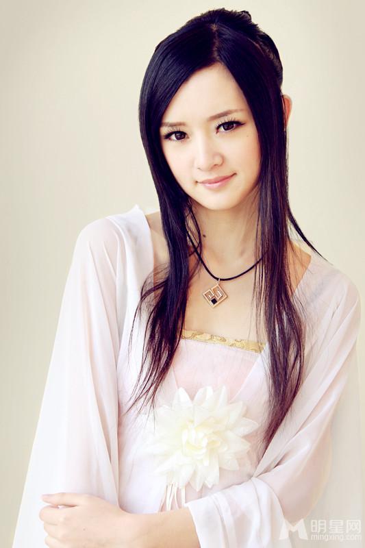小排陈丹婷代言饰品写真温文尔雅散发知性魅力_图-2