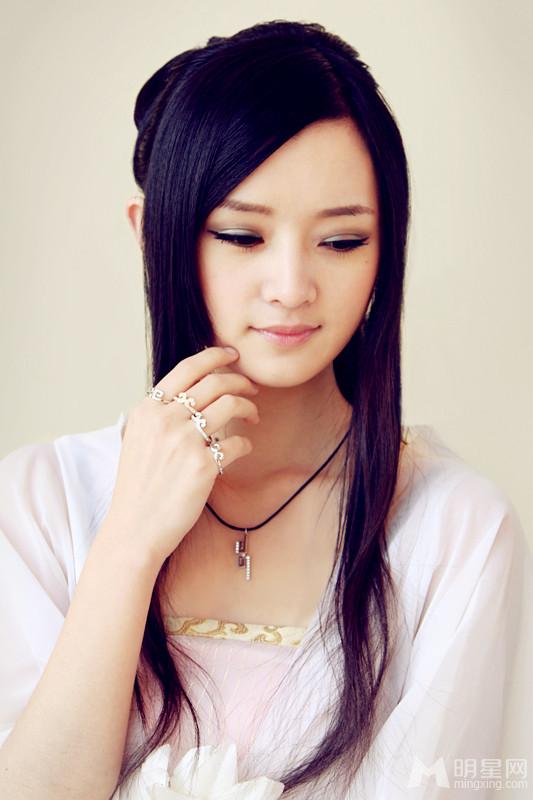 小排陈丹婷代言饰品写真温文尔雅散发知性魅力_图-5