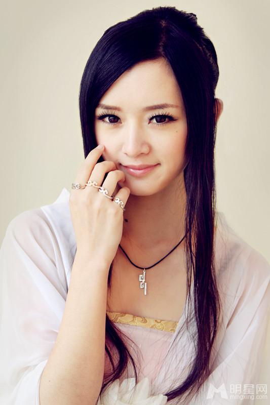 小排陈丹婷代言饰品写真温文尔雅散发知性魅力_图-9