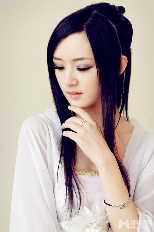 小排陈丹婷代言饰品写真温文尔雅散发知性魅力_图-3