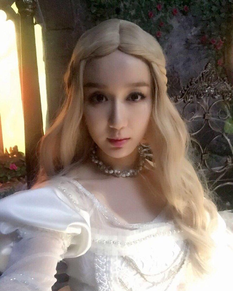娄艺潇美艳公主照写真宛若童话中走出_图-9